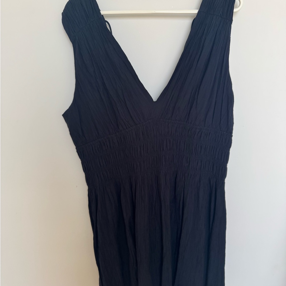 Black Sleeveless V-Neck Dress